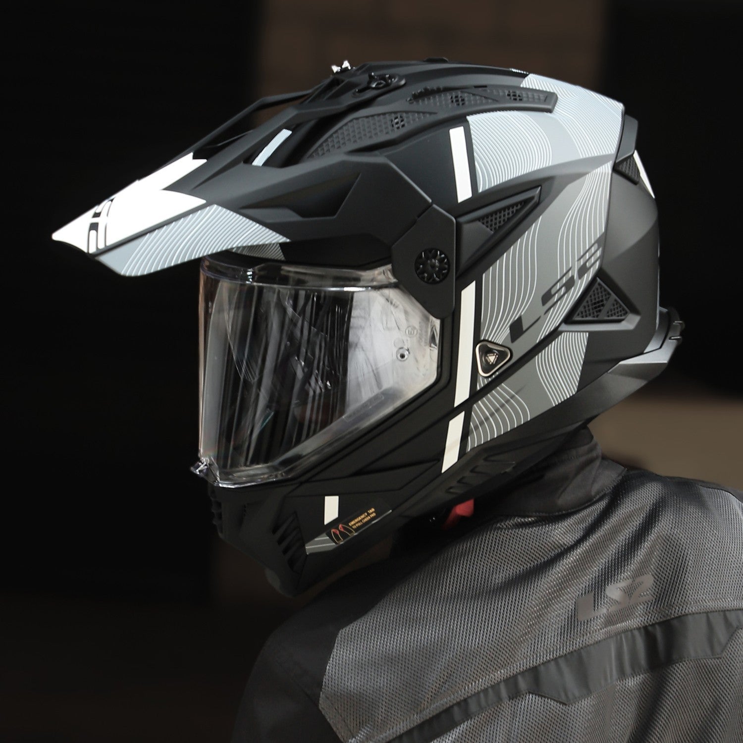 HELMET ‏LS2 MX702 PIONEER II HILL BLACK WHITE